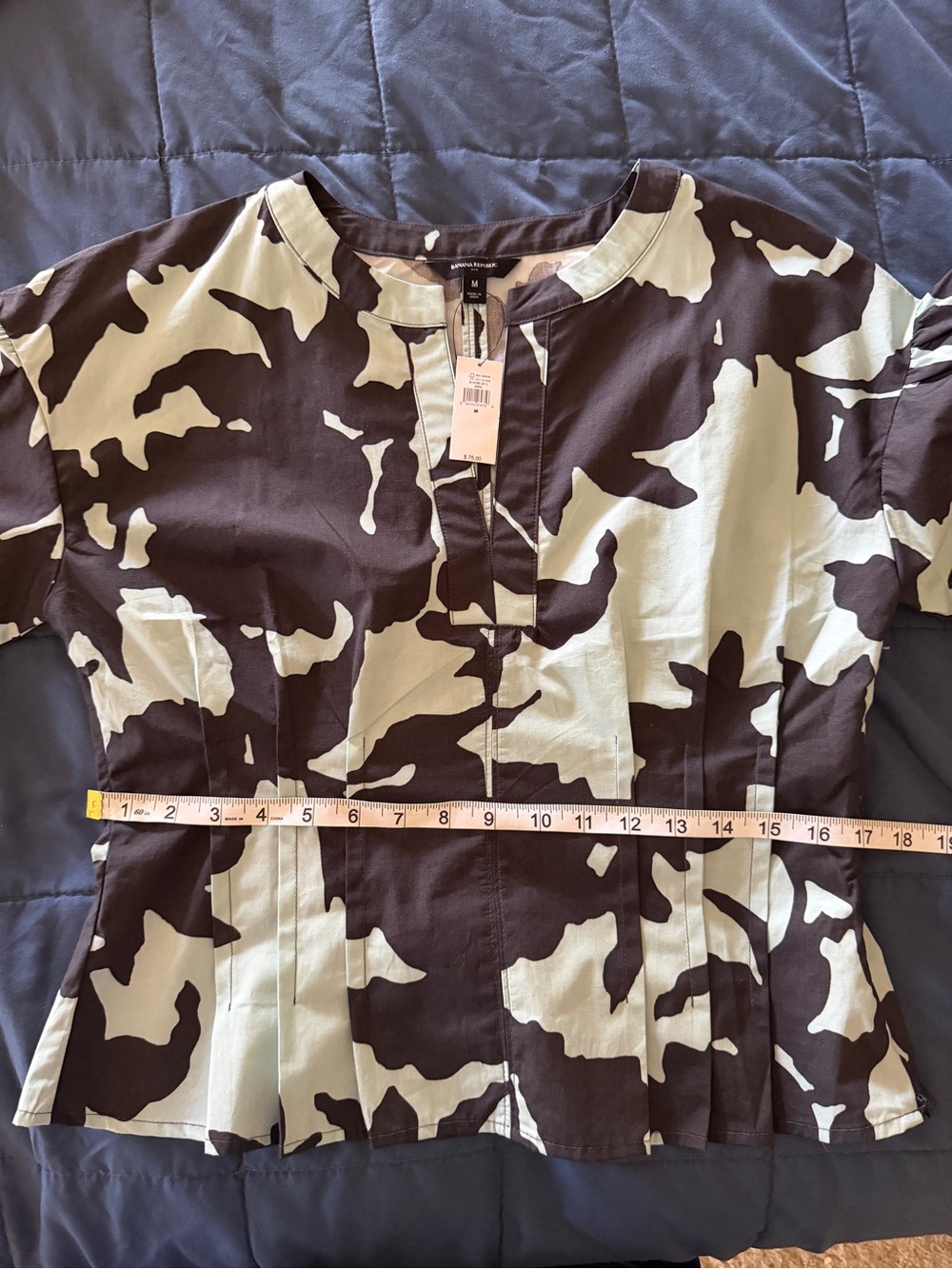 NWT | M | Pintuck Puff Sleeve Top | Abstract Mint/Black |Banana Republic Factory - Picture 13 of 16